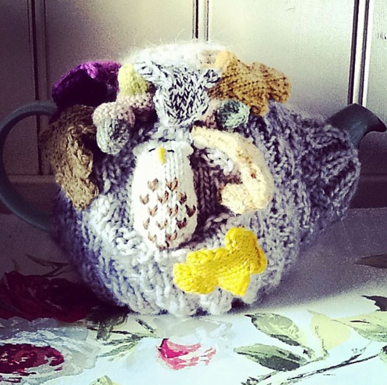 Little owl in the tree tea cosy